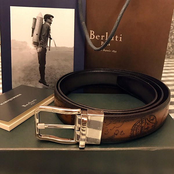 大人気【ベルルッティ 本物】Essenceレザーベルト - 32 mm bea30141