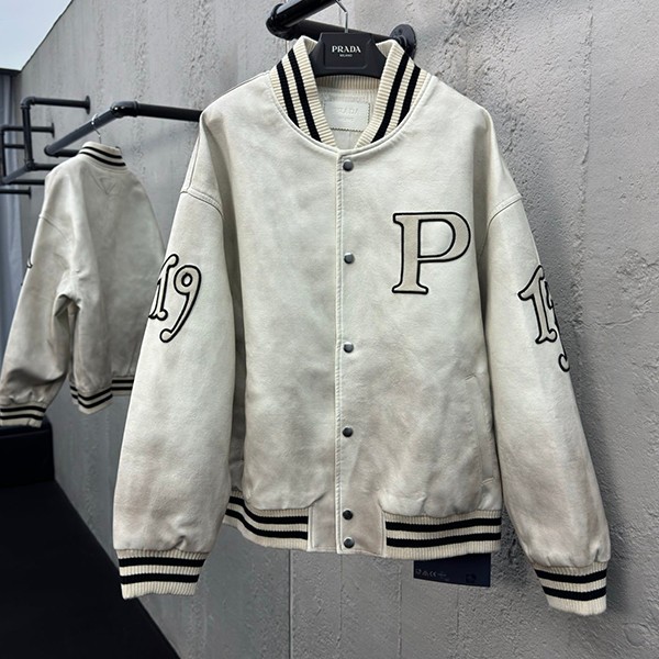 完売必至プラダ パッチ付 レザー ボンバージャケット 本物 pus51883