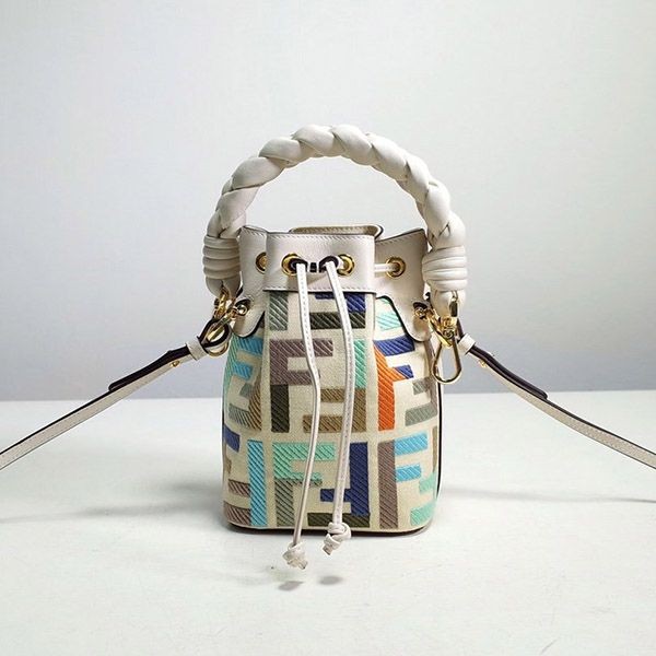 フェンディ バッグ 本物 MINI MON TRESOR モン トレゾール fek15627