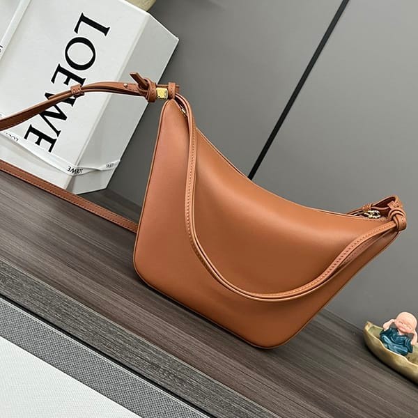 ★追跡付き発送で安心ロエベ 本物 ハンモックショルダーバック lou76821