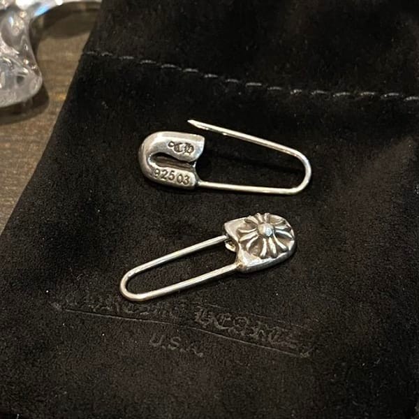 注目★クロムハーツ CHプラス 本物 安全ピン ピアス イヤリング シルバー Kur20148