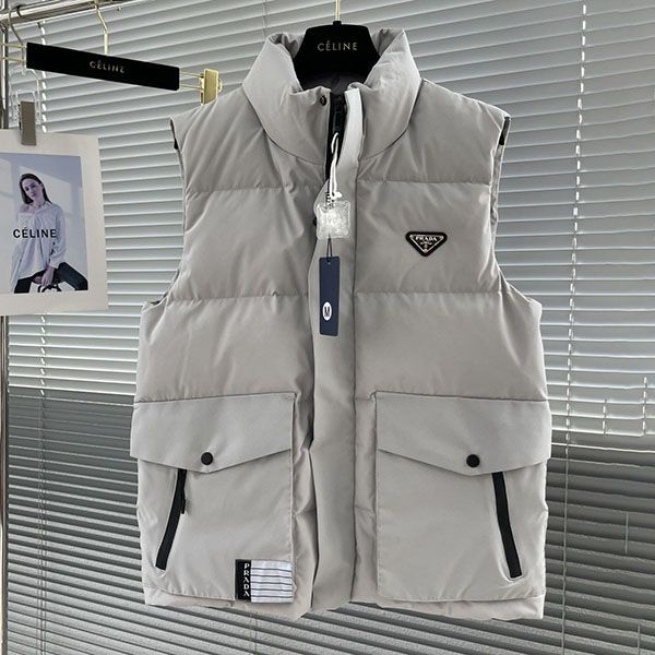 目を惹くカラー プラダ ダウンベスト 本物 ロゴ入り オフホワイト puy89651
