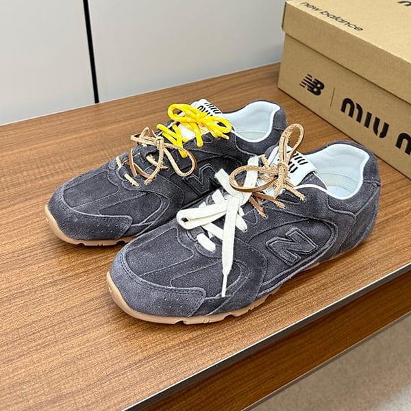 世界中で大人気ミュウミュウとNew Balance 本物のコラボ★デニム スニーカー myt01884