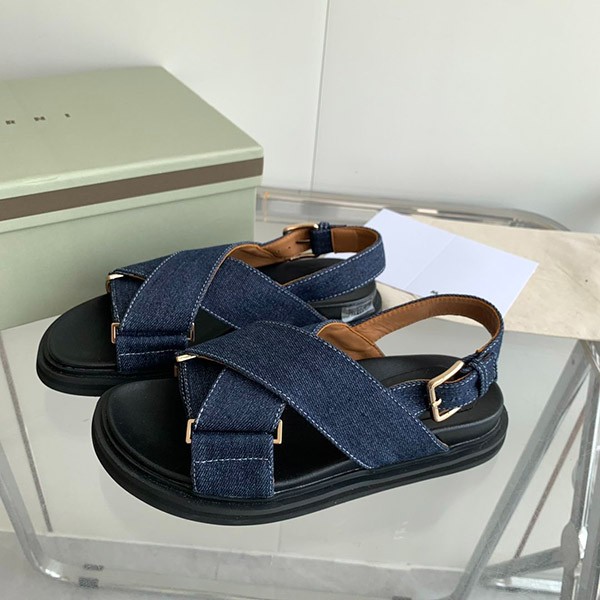 すぐ届く マルニ 本物 フスベット クロスストラップサンダル maj49891