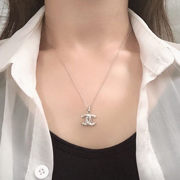 可愛いシャネル 本物 CCロゴ ネックレスペンダント シルバー shg58238