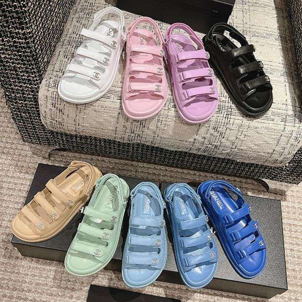 【女性の憧れ☆】シャネル サンダル 本物キラキラ☆ ミニCCロゴ☆多色 shv98444
