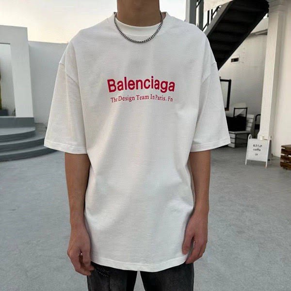 バレンシアガ ロゴ半袖Tシャツ 本物 ban43629