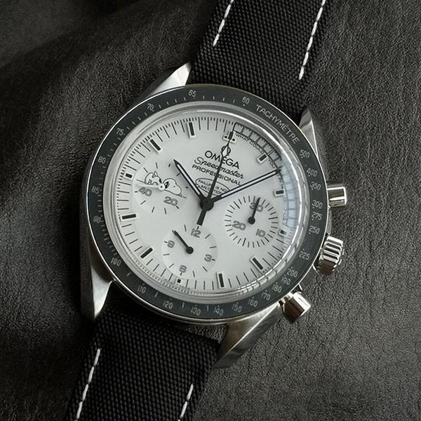 オメガ スピードマスター 本物 プロフェッショナル スヌーピーアワード リミテッド 40mm 311.32.42.30.04.003
