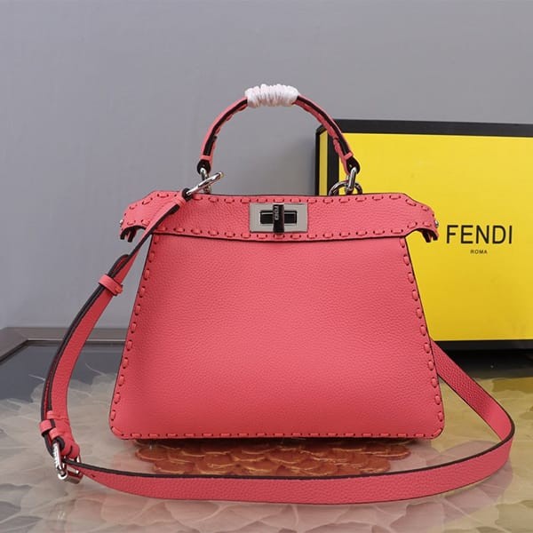 《大人気》フェンディ ピーカブー ISeeU セレリア トップステッチ バッグ 本物 fec08808
