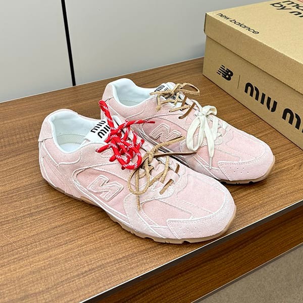 絶対欲しい！ミュウミュウ 本物とNew Balanceのコラボ★デニム スニーカー myu67015
