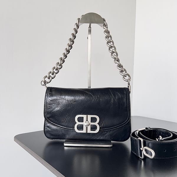 可愛いバレンシアガ 本物 BB Soft スモールフラップバッグ bai81533