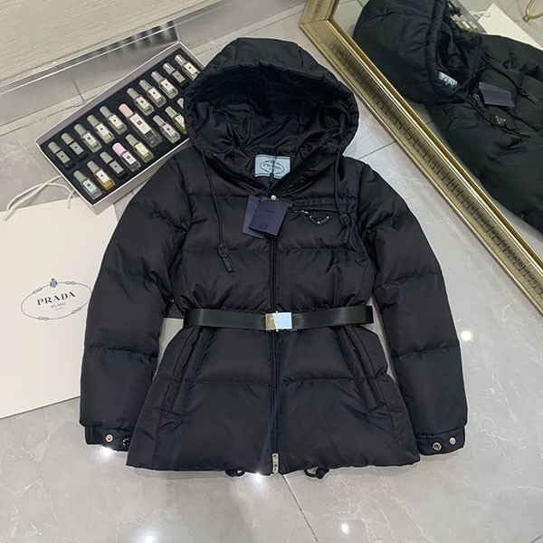 プラダ Re Nylon ダウンジャケット 本物 フード付き puq42634