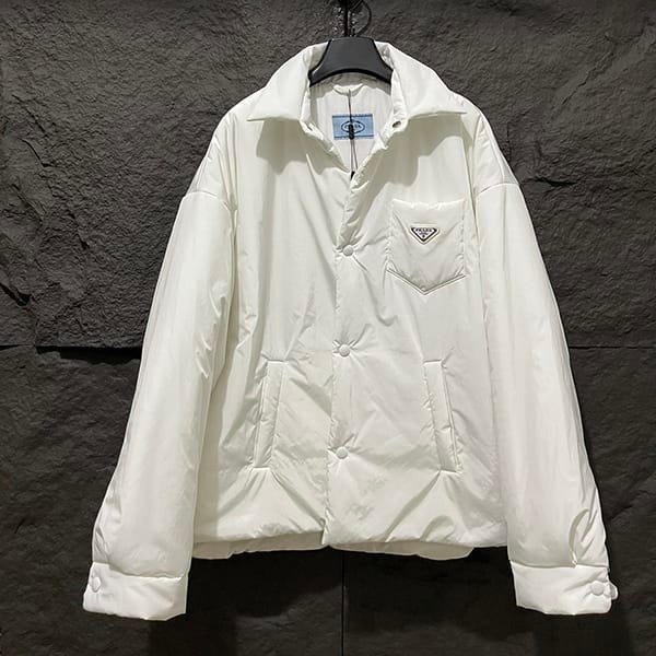 追跡付プラダ 本物 リナイロン コンバーチブル クロップド ダウンジャケット pum12336