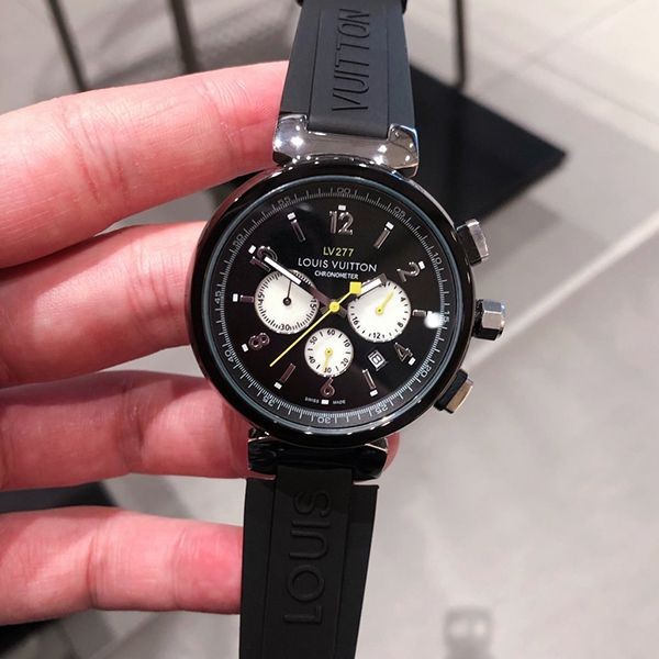 ルイヴィトン タンブール 本物 クロノグラフ 42mm vuf95902