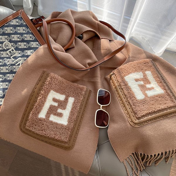 フェンディ ブラウンウール カシミア FFポケットマフラー 本物☆ステッチ入レザー☆フリンジ FXT339AHRYF0QU5