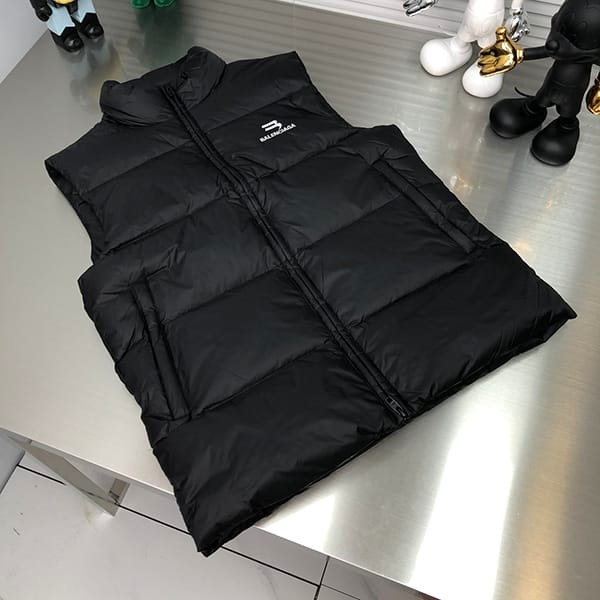 【大特価】バレンシアガ COSY ロゴプリント ダウンベスト ジレ 本物 bav70195
