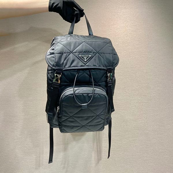 注目★プラダ 本物 Re-Nylon トップステッチ バックパック 2VZ1352DGW