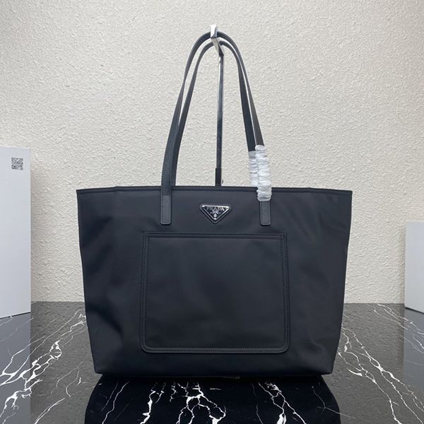 希少プラダ Re-Nylon トートバッグ 本物 レザー ロゴ pum25160