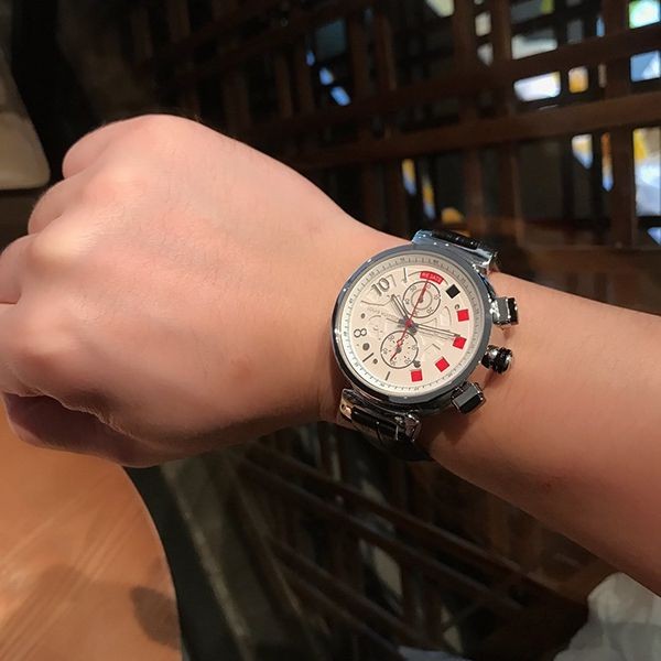 ルイヴィトン タンブール 本物 クロノグラフ 42mm お洒落に vuk05062