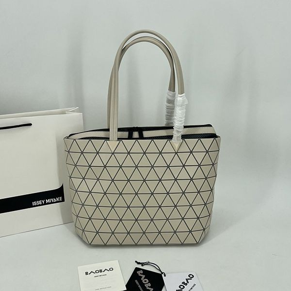 入手困難BAOBAO ISSEY 本物 MIYAKE カルトン メタリック バッグ bao54459