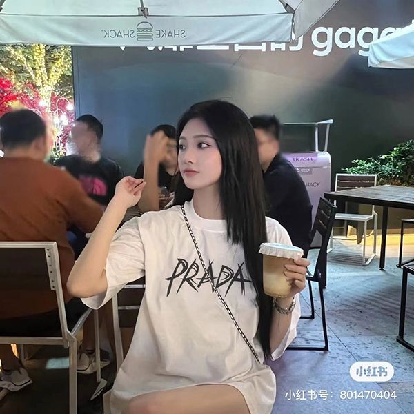 プラダ ロゴ Tシャツ 本物 ホワイトお洒落に pun05846
