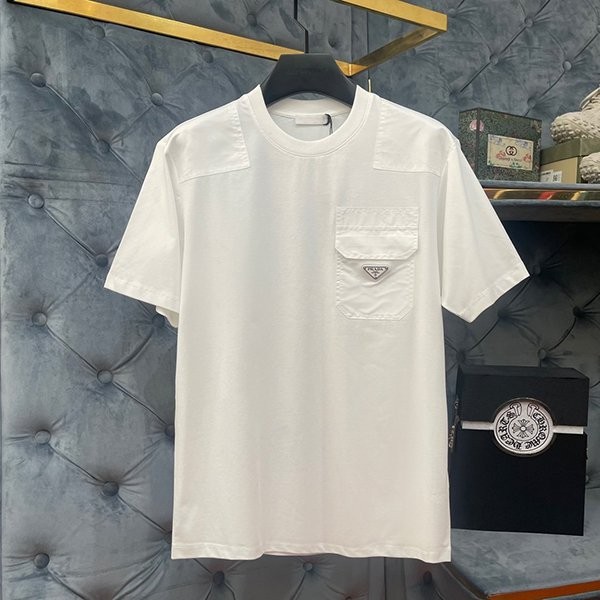 注目度抜群！プラダ ロゴTシャツ 本物 ポケット付半袖 puw06805