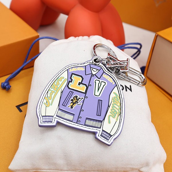 ルイヴィトン キーホルダーLV バーシティ 本物 ジャケット MP3385