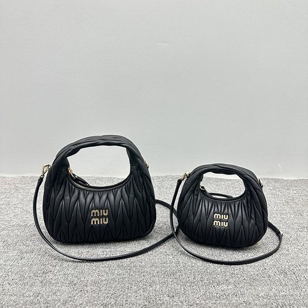 ミュウミュウ ワンダー 本物マテラッセ再生ナイロン ショルダーバッグ myf06688