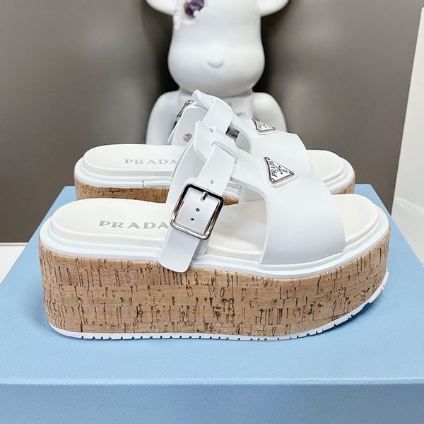 大注目プラダ 本物 Rubber wedge platform sandals ウェッジサンダル pui03008
