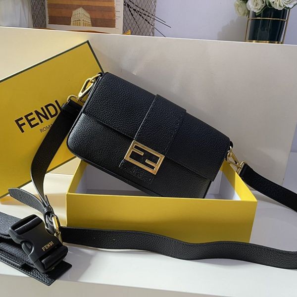 激安価格！フェンディ マイクロ フラット バゲット レザー バッグ 本物 fed13953