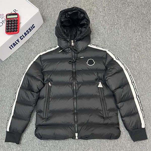 争奪戦 モンクレール デラ ショート ダウンジャケット 本物 moy10103