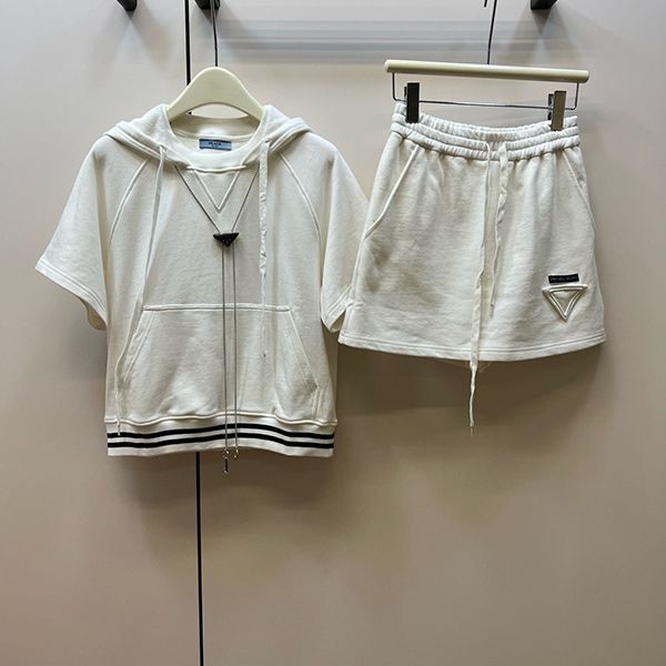 お洒落にプラダ ギャバジン ショートパンツ 本物 ロゴ 上下セット puw75963