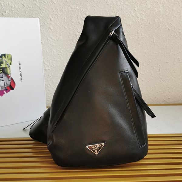 希少色プラダ レザー バックパック ショルダーバッグ 本物 2WAY pua16999