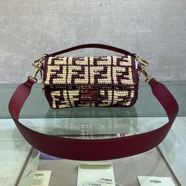 累積売上総額第１位！フェンディ 本物☆バゲット ラフィアバッグ FFクロシェ fei35590