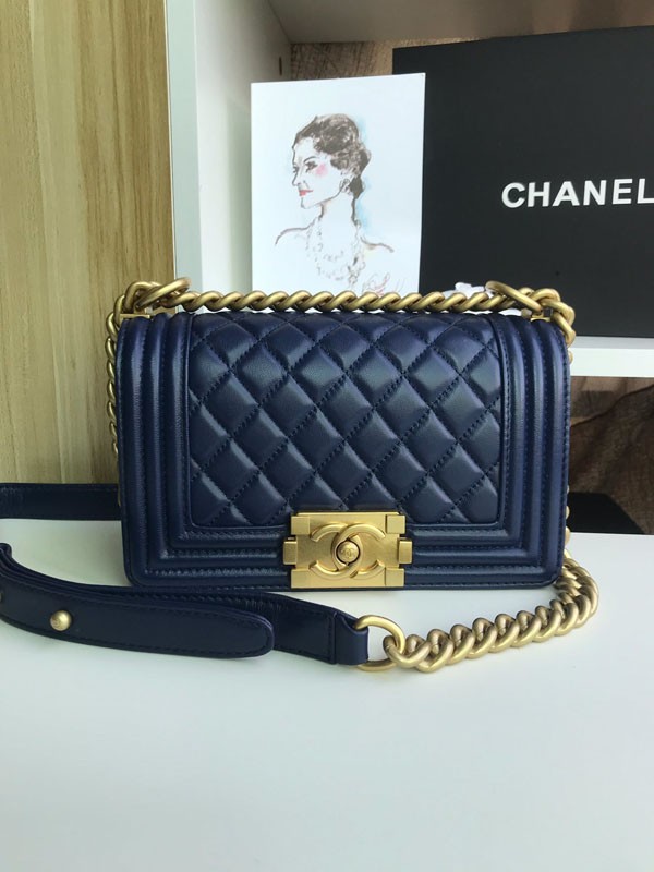【奇跡の再入荷！即発送】シャネル 本物マトラッセ ボーイ シャネル ショルダーバッグ shw35268