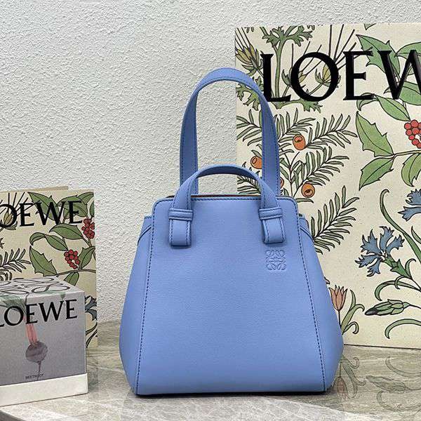お洒落にロエベ ハンモック 本物 ナゲット ショルダーストラップ付 A538H04X02