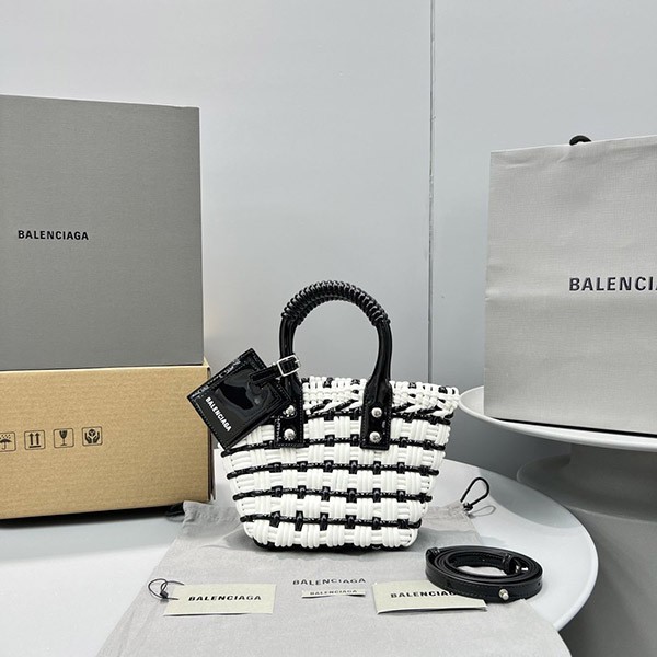 大人気!!新色バレンシアガ ビストロ XXS 本物 ストラップ付きバスケット 6780282105J9060