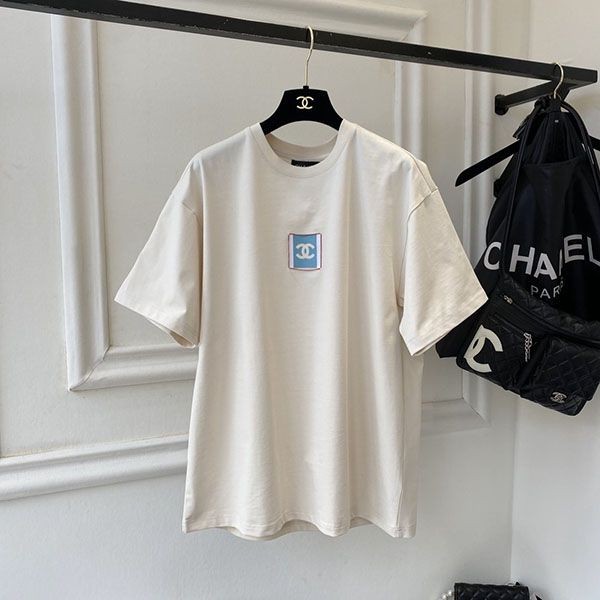 目を惹くカラー シャネル Tシャツ 本物 モノグラム プリンテッド shh98662